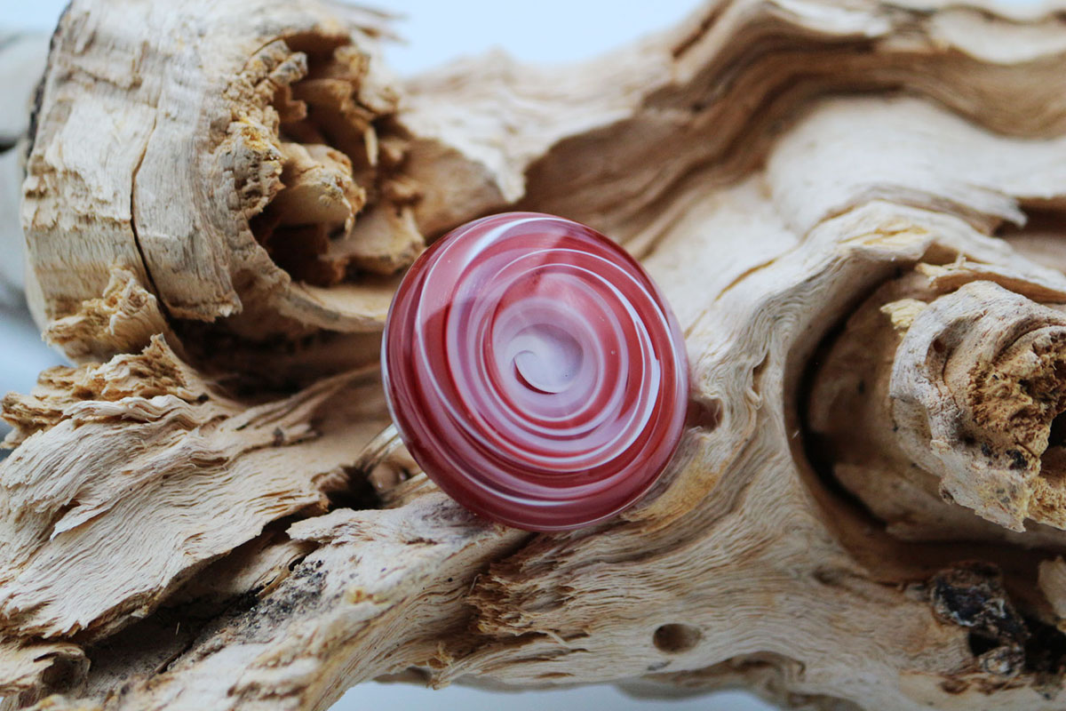 Bague torsade rouge blanc face