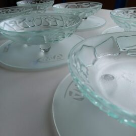 Trophées en verre de l'atelier Verre à Lier et Flora Verre